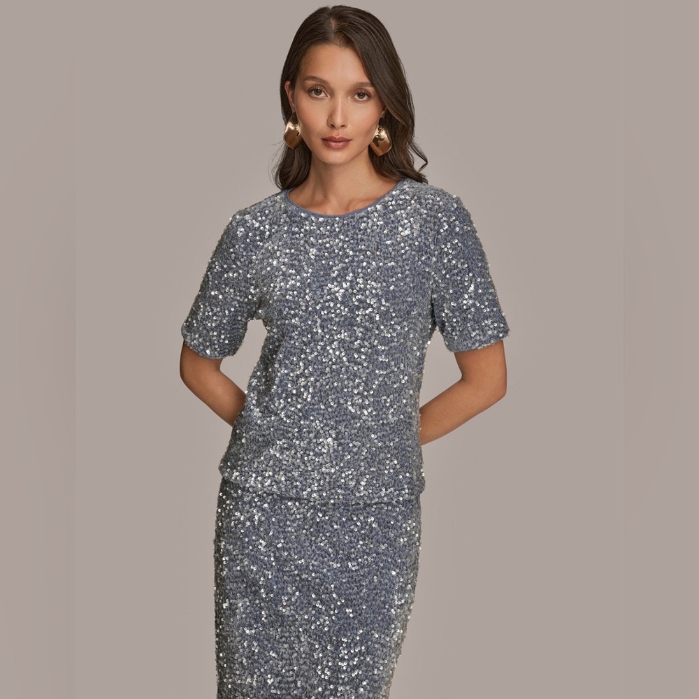 Donna Karan Women Embellished Sequin Short Sleeve Crewneck Top. Medium. Tempest